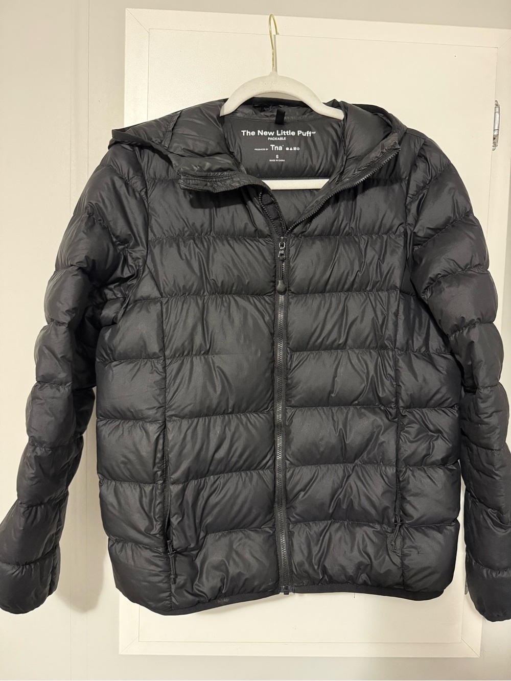 96. Aritzia TNA Little Puff Black Quilted Down Puffer Jacket with Hood Small